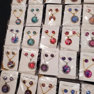 Pendent necklace with earrings